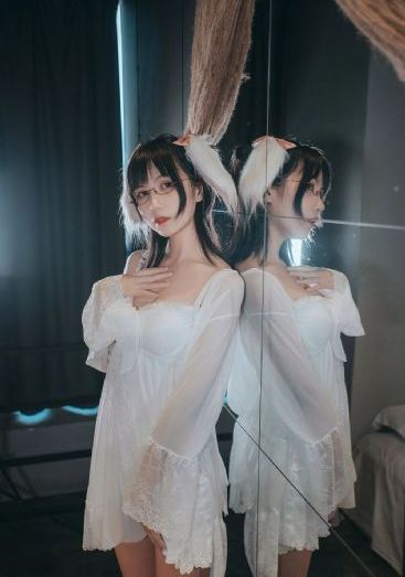 女员工的付出中字